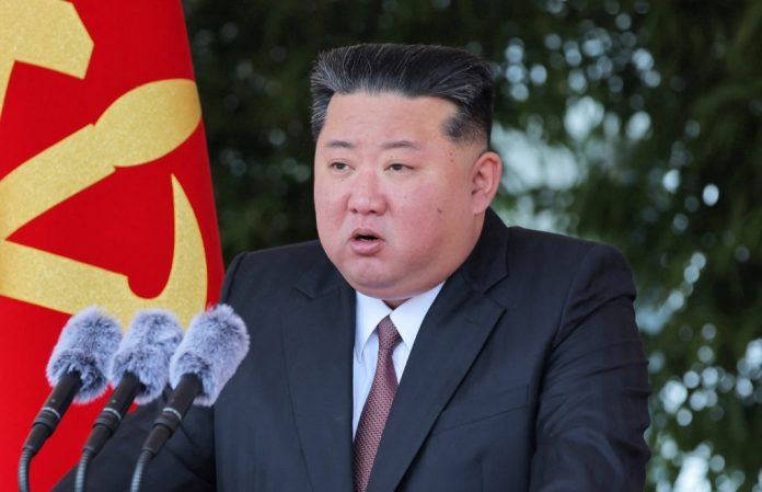 Kim Jong Un paralajmëron zgjerim të arsenalit bërthamor