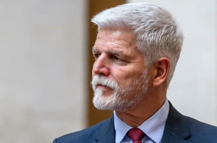 Pavel padit qeverinë për të siguruar pjesëmarrjen në samitin e NATO-s