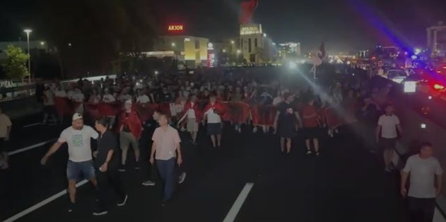 Bllokimi i autostradës Tiranë-Durrës dhe rrugës drejt Rinasit, procedohen penalisht 19 protestues