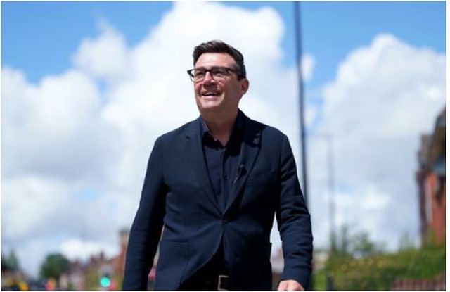 Andy Burnham planifikon të transferojë zyrën e kryeministrit në Mançester