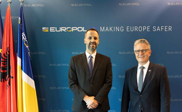 Lamallari në Hagë/ Takim me rëndësi në selinë e Europolit