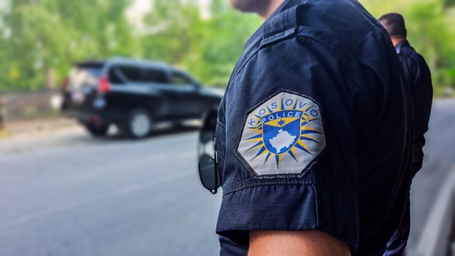 Shpërthim me lëndë plasëse në banesën e një avokati në Prizren