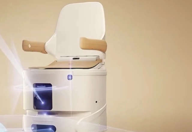 20 27 Kina prezanton tualetin robot me AI që vjen vetë pranë shtratit 