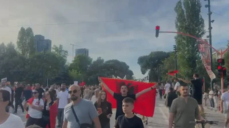 Dita e 7-të e protestës, qytetarët mblidhen para Kryeministrisë