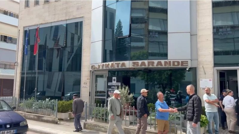 Ndërtimet pa leje në Ksamil/ Apeli ndryshon masat e sigurisë, ‘detyrim paraqitje’ për dy oficerët e krimeve në Sarandë