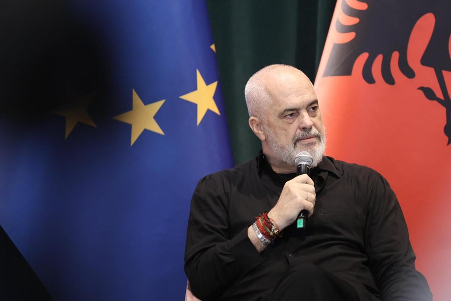 14:58 Rama: Fitore imagjinare për “flamingot”, amendamenti i PE nuk ka lidhje me Zvërnecin