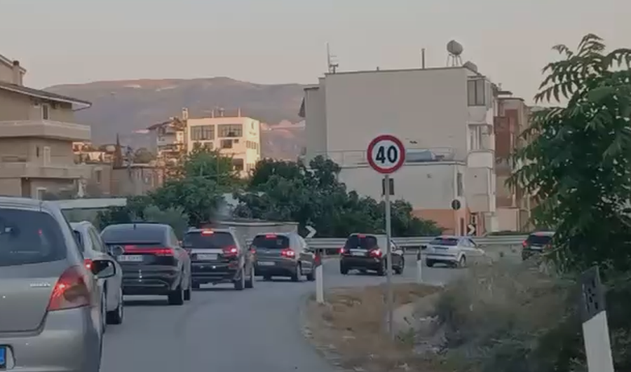 Fluks i madh automjetesh në dalje të Vlorës