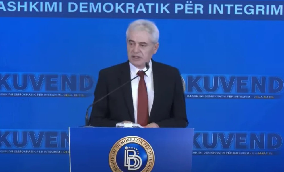 08:00 “Shqipëria po goditet”/Ali Ahmeti: I njëjti që nxit protestat në Serbi, po vepron edhe në Tiranë