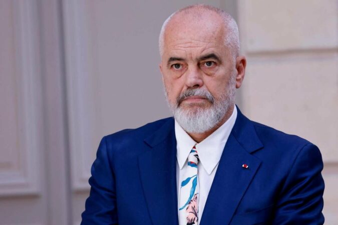 08:45 Tubimet kundër ndërtimeve në Zvërnec, Rama: Përqafime për ata që kanë mbetur peng i një proteste që humbi arsyet e nisjes!