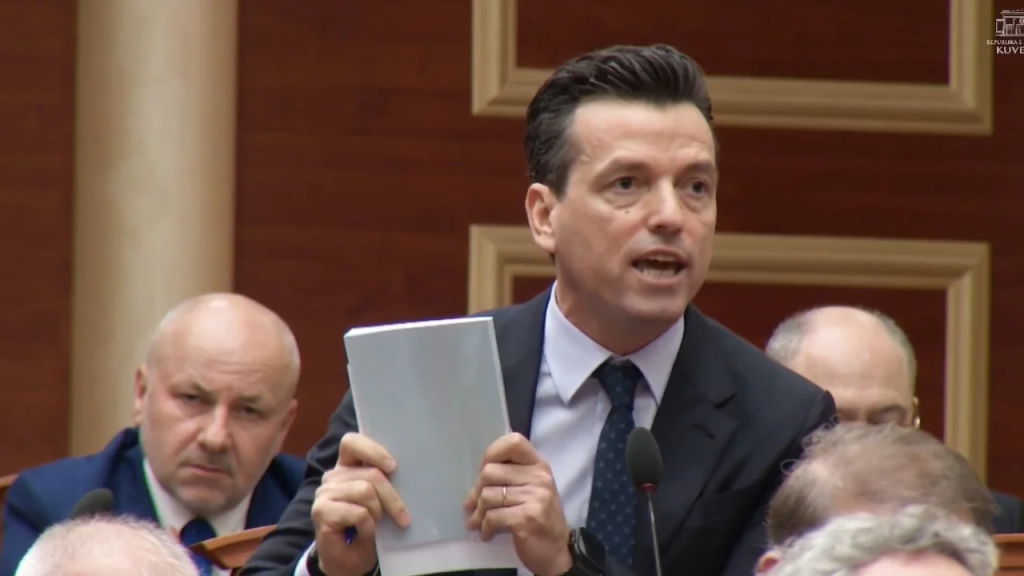 “Më ka kërcënuar ministri”, Shehaj akuza në Kuvend, i përgjigjet Peleshi: Sekretaria do verifikojë pretendimet tuaja