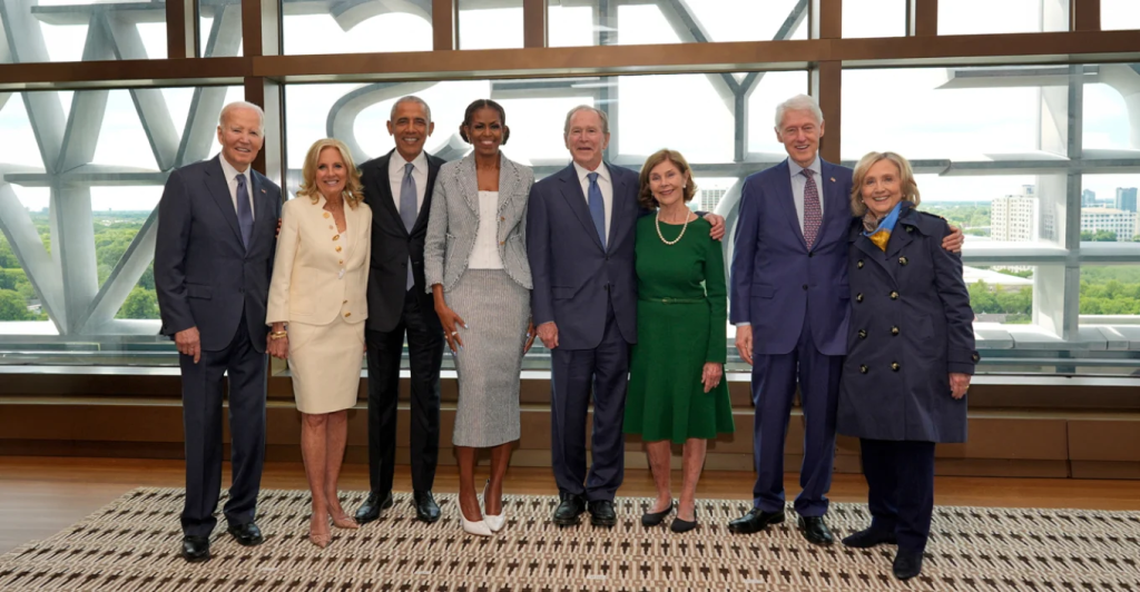 Katër ish-presidentë amerikanë në inaugurimin e Qendrës Presidenciale të Obamës, kritika të ashpra ndaj Trumpit që mungonte