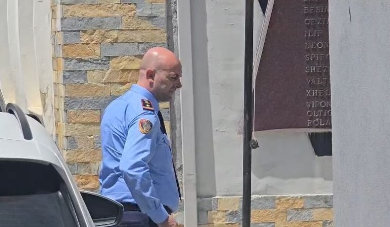 Shkarkimi i Elidon Çelës, pas protestës në Zvërnec/ Edvin Ndreu komandohet drejtor i Policisë së Vlorës