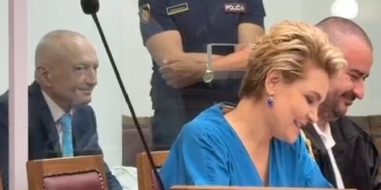 13:00 Seanca në GJKKO, Meta: Banoj tek 313-ta dhe jam beqar! Kryemadhi: USB e SPAK nuk hapet