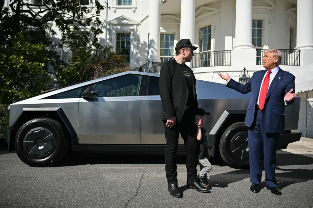 Si e bëri qeveria amerikane Elon Musk trilioner