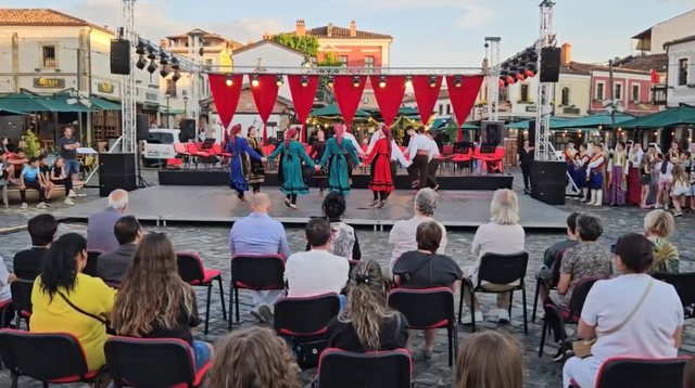 “Shpirti i Ballkanit” bashkon kulturat e rajonit në Korçë