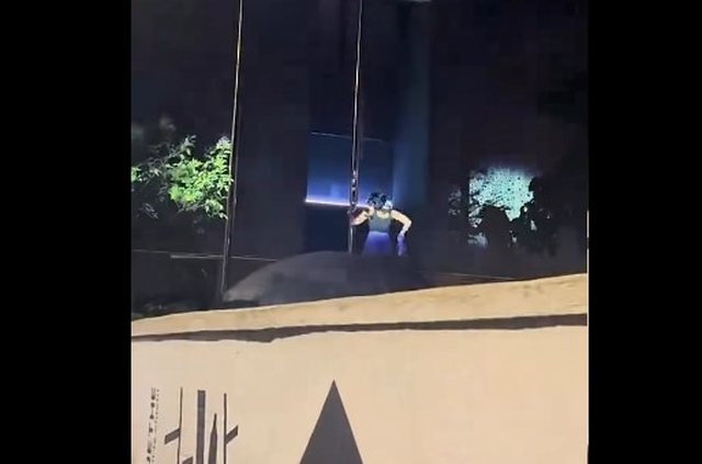 12:40 Heqja e flamurit nga ambasada izraelite/ Koçiu: Akt i papranueshëm provokimi
