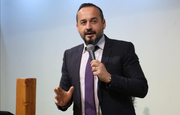 Pse unë jam kundër revolucioneve!?