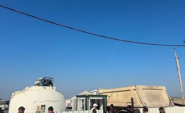 Vijojnë tensionet në aeroportin e Vlorës/ Vendosen kamionë në hyrje të kantierit