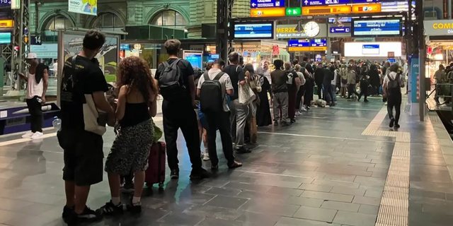 Problemi në sistemin e komunikimit solli ndërprerje për dy orë/ Rifillon qarkullimi i trenave në Gjermani