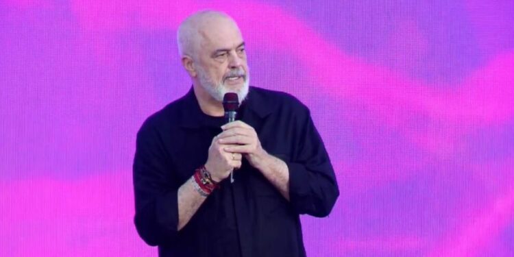 12:56 “Vendi i shqiponjave nuk ka kohë për të humbur”, Rama ndan mesazhin e qytetarit lidhur me protestat