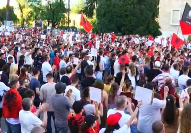 Nis protesta e tetë në Tiranë kundër qeverisë