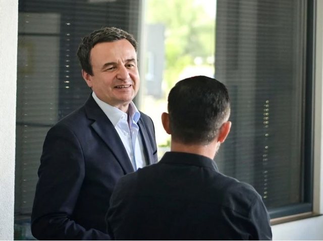 Mbyllja vendvotimeve, reagon Kurti: Të mbrohet vullneti i qytetarëve i shprehur në zgjedhjet e sotme