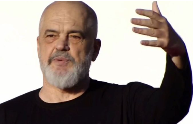 “Njësoj si opozita”/ Rama, me kunja: Persona nga Kosova dhe Tetova hedhin gurë në bulevard dhe fshehin dorën