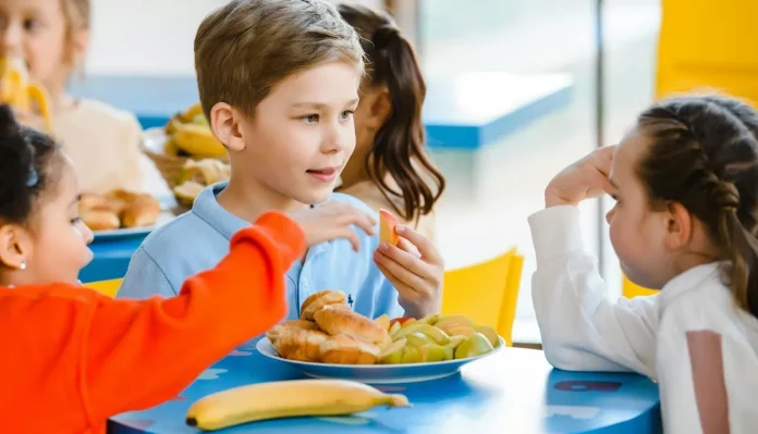 Eleminimi i ushqimeve të përpunuara, ul ndjeshëm simptomat e ADHD-së tek fëmijët