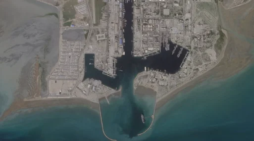 SHBA i përgjigjet Iranit pas rrëzimit të helikopterit, nis sulme të reja afër Ngushticës së Hormuzit. Trump: Reagimi ynë do jetë i fuqishëm