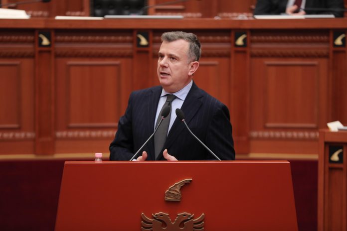 18:13 Balla ironizon Berishën: Urime për fitoren, ishte një garë e fortë nuk dihej kush do fitonte