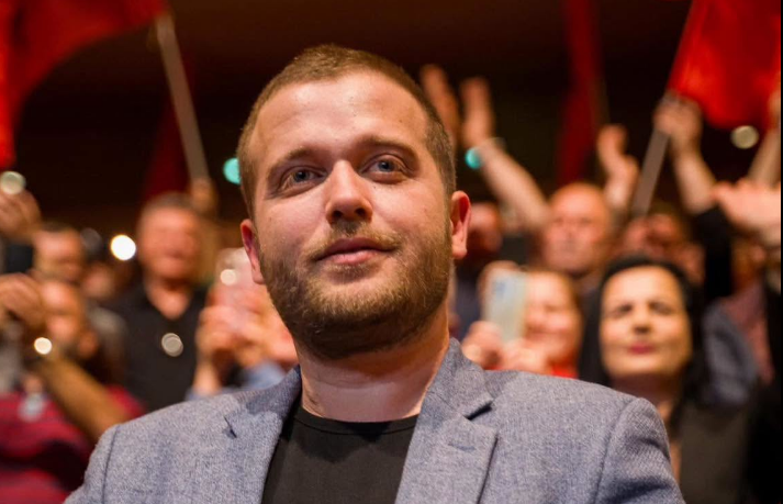 09:41 “Viraliteti zgjat një ditë, karakteri mbetet një jetë”/ Bido: S’kam respekt për politikejtë që ndryshojnë parimet sipas humorit të turmës