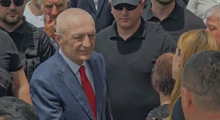 11:05 “Nuk munda t’i jepja një përqafim”/ Ilir Meta tregon çfarë i premtoi të atit në lamtumirën e fundit