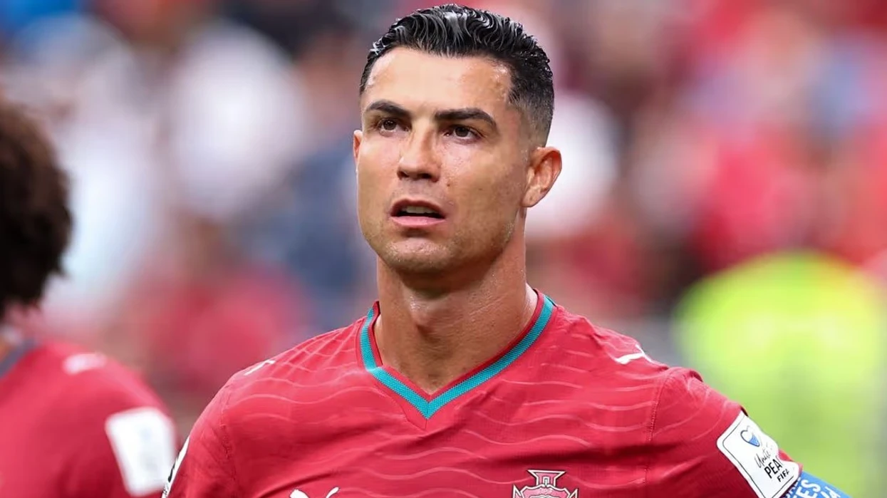 20 36  Do t iu heshtë të gjithëve  shënon het trik me Uzbekistanin   ish ylli i Anglisë i del në mbrojtje Cristiano Ronaldos