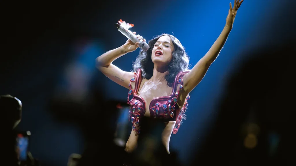 Nga skenat botërore në Sunny Hill Festival – Katy Perry dhe hitet që e bënë yll global