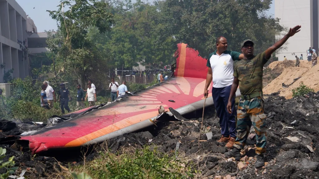 Një vit nga tragjedia e Air India-s me 260 viktima, hetimet ende pa përfundim