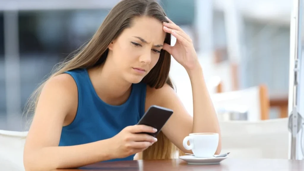 Tri shenja që tregojnë se telefoni juaj mund të jetë hakuar