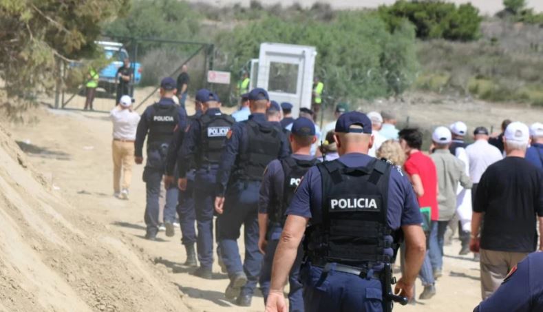 Incidenti në Zvërnec, Ministria e Jashtme i përgjigjet Athinës: Protestuesi kishte shtetësi të dyfishtë, hetimet vijojnë
