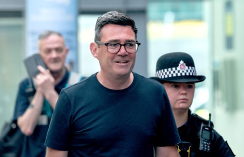 Andy Burnham shpall kandidaturën për të zëvendësuar Keir Starmer