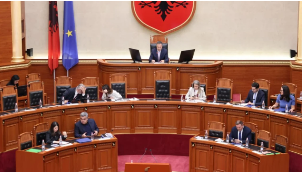 11:48 Mazhoranca rrëzon kërkesën e PD për interpelancë me Ramën