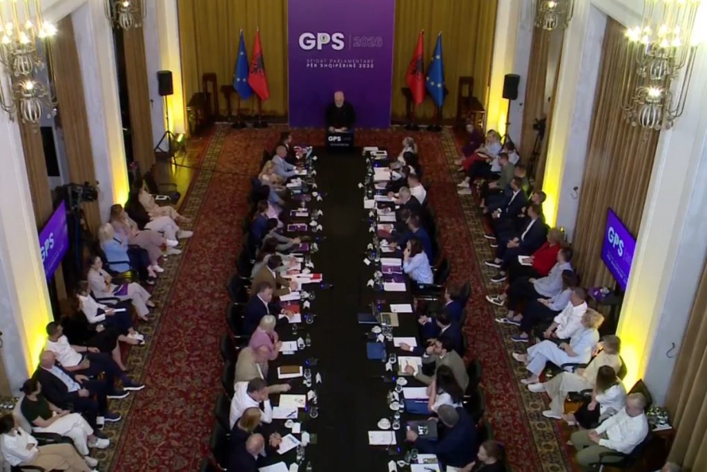 Rama kërkon angazhim digjital nga deputetët, debat me Braçen në mbledhjen e PS