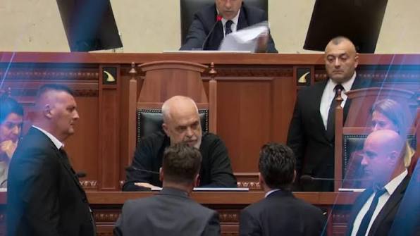 Përplasja në Parlament, Byroja e Kuvendit lë në fuqi përjashtimin për 30 ditë të Agron Shehajt
