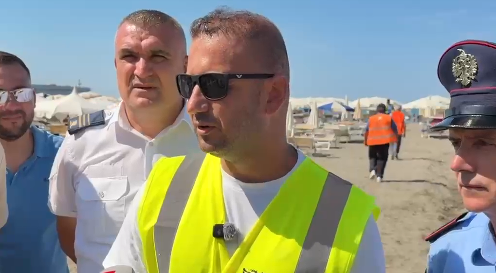 Aksion në Shëngjin, sekuestrime shezllonesh të vendosura pa leje në bregdet (Video)