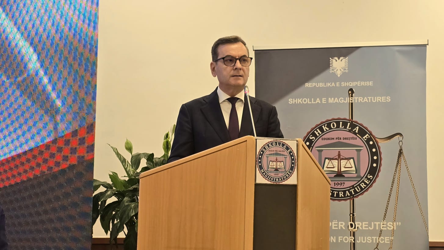 10:57 Sadushi brezit të ri të magjistratëve: Mos kërkoni të kënaqni opinionin, por t’i shërbeni ligjit