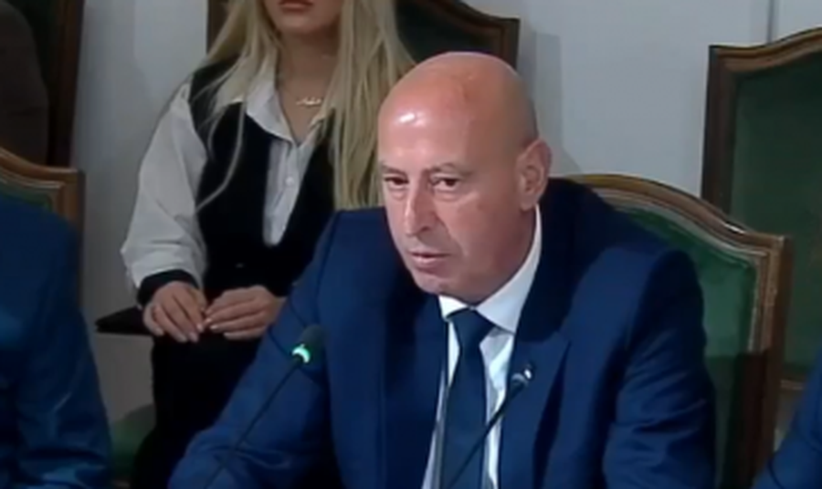 12:21 Simon Zereci zgjidhet Kreu i ri i Gardës së Republikës