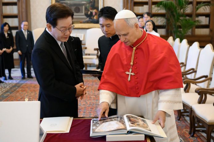 Papa Leone XIV pret presidentin e Koresë së Jugut në Vatikan