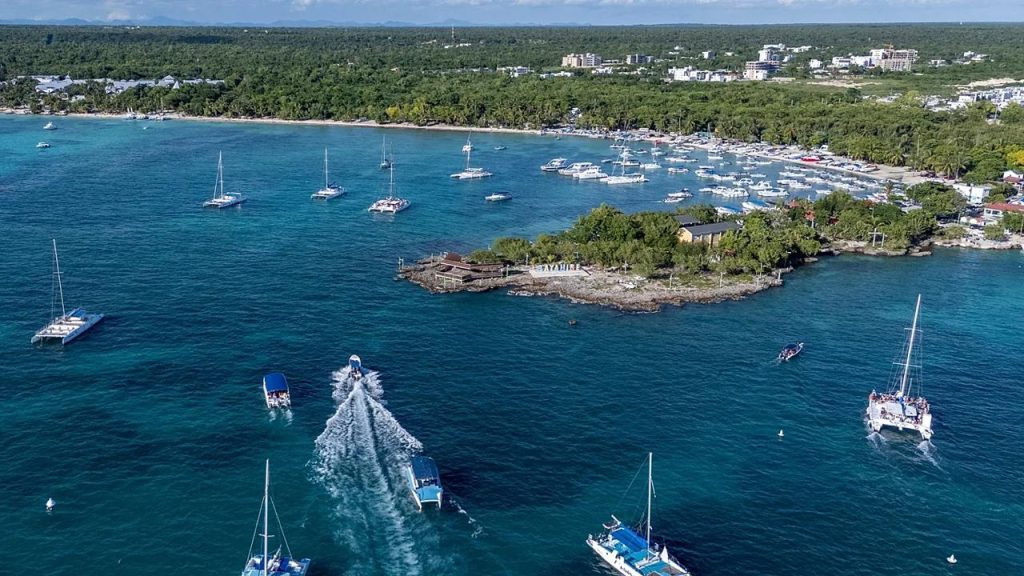 Zjarr në resortin luksoz në Republikën Domenikane, evakuohen 1,700 turistë, humb jetën një italiane