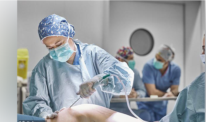Pse liposuksioni në bark mund t’ju shëndoshë kofshët