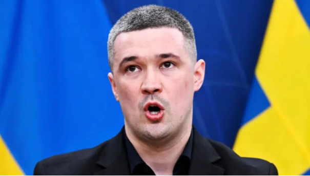 Zelensky bën ndryshime në qeveri, shkarkon ministrin e Mbrojtjes pas 6 muajsh në detyrë