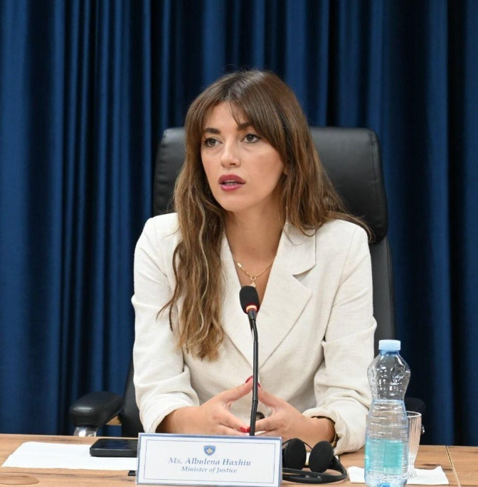 Kosova përplaset me ndërkombëtarët/ Dështon mbledhja për gjyqtarët serbë, Haxhiu kundërpërgjigjet ndaj aleatëve
