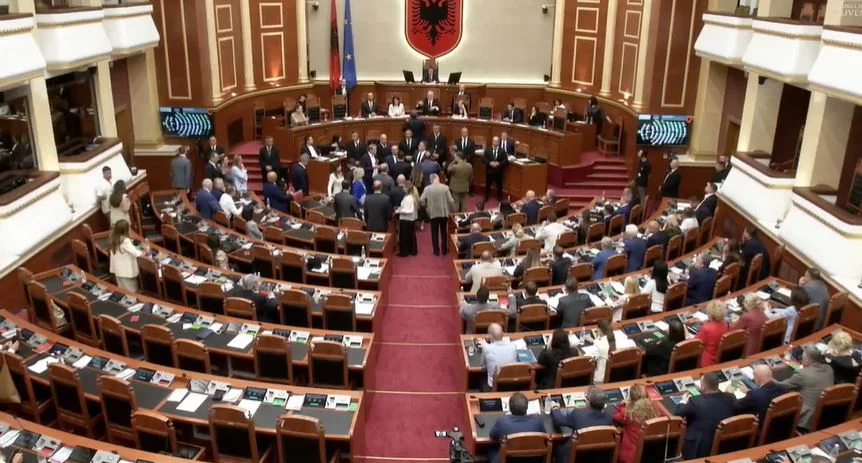 PS miraton me mbi 80 vota raportet e institucioneve të pavarura, votohet edhe kreu i ri i Prokurimeve Publike